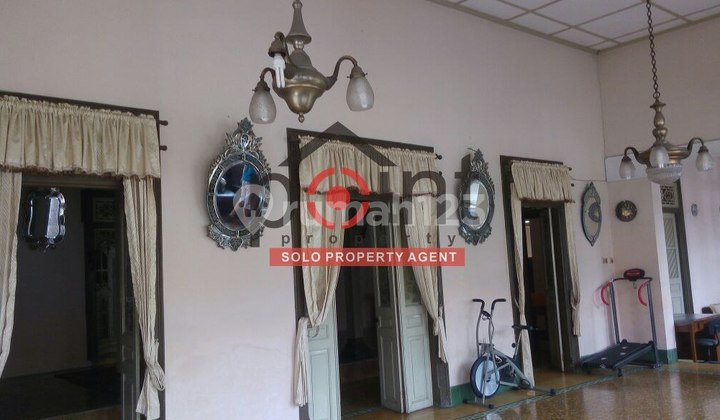 Classic Colonial House Central Location in Solo City 2