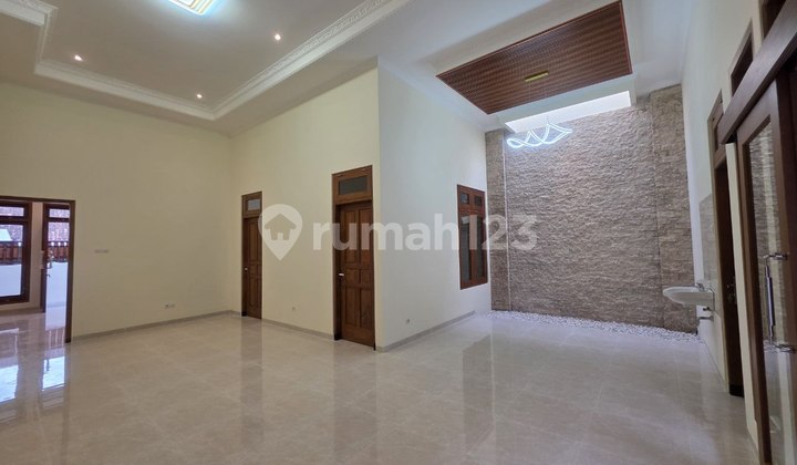 Rumah Mewah Letak Strategis Dekat Pintu Tol Ngemplak  2
