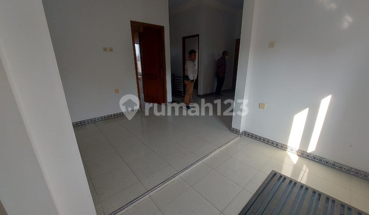 Rumah Cantik 2 Lantai Lokasi Strategis Dekat Pintu To 2