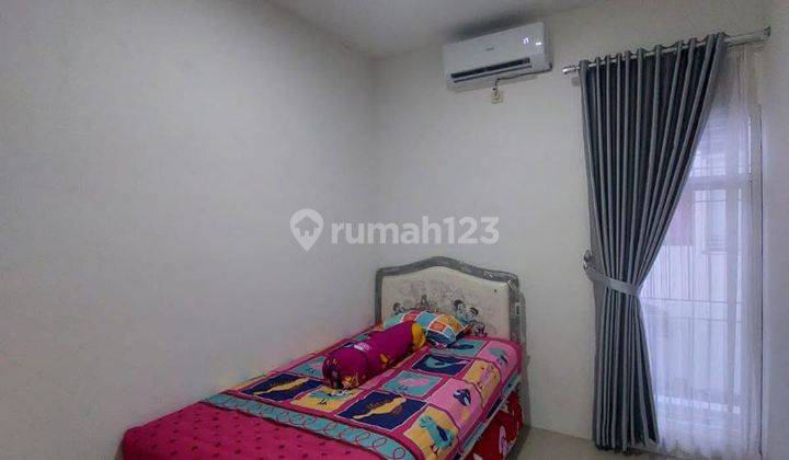 Rumah Cantik 2 Lantai  Dekat Pusat Perbelanjaaan 2