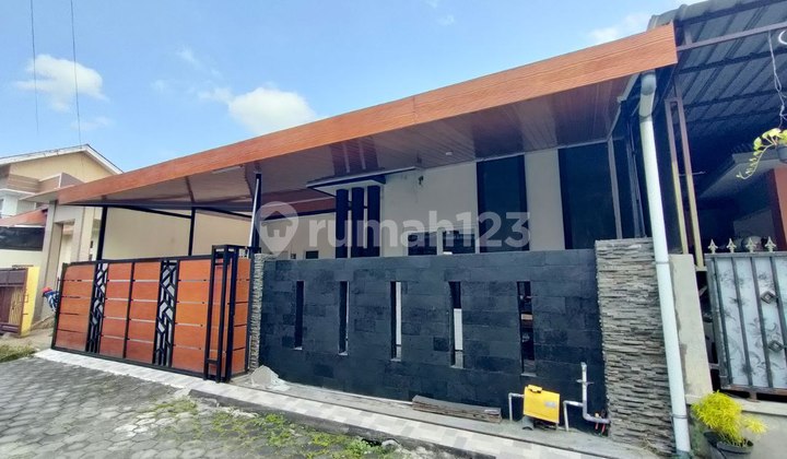 Beautiful Artistic House Bonus Kitchen Set and Canopy Fence 2