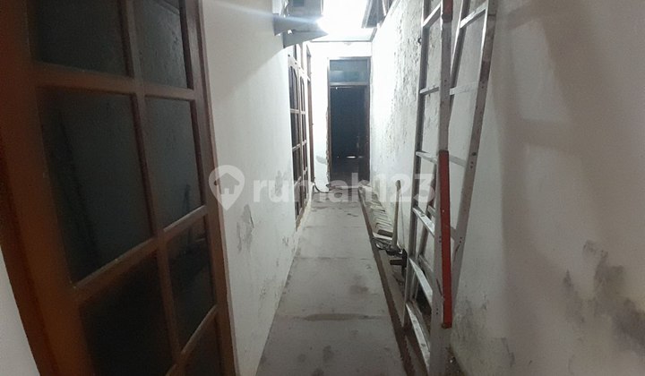 Rumah Terawat dengan Furnished Lokasi Strategis 2