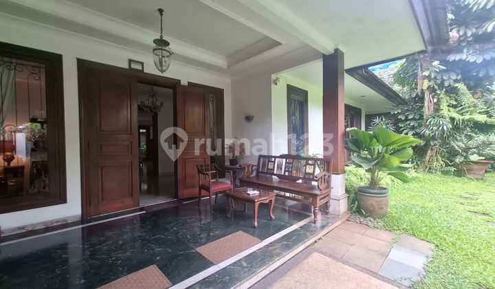 Comfortable and Tranquil Residence with Strategic Access Near MRT