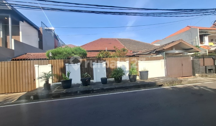 Menteng House Comfortable Environment Strategic