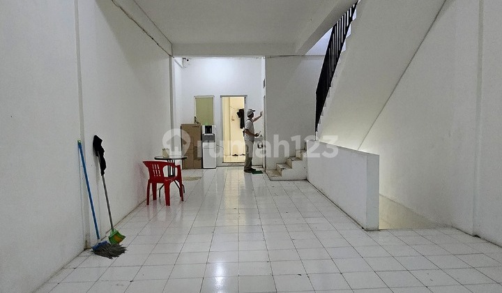 Shop House by the Main Road, Suitable for Investment, Price Reduced 2