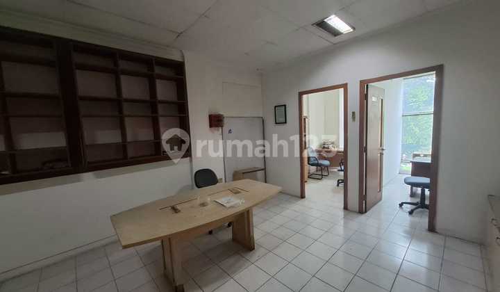Shop House Suitable for Office, Bank, Restaurant, Strategic Access 2