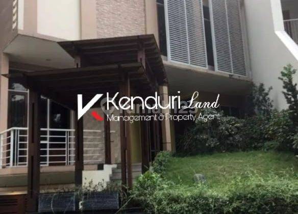 DiJUAL RUMAH modern MINIMALIS 3 Lantai private POOL LEBAK BULUS 1