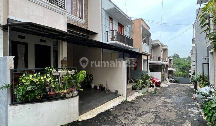 Di  Rumah Cantik nempel Taman kota dekat Ke CILANDAK 2