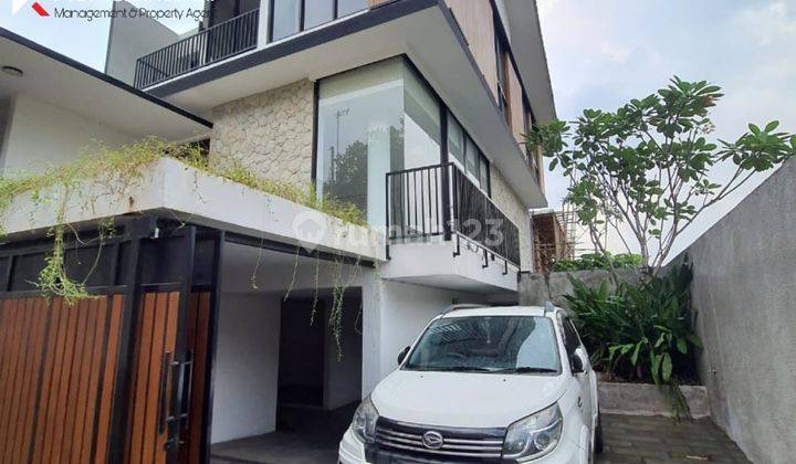 Rumah CANTIK private POOL Strategis Di KEMANG 1