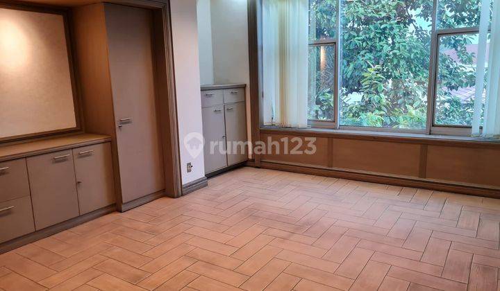 Gedung Kantor 3 Lantai, Semi Furnished Lokasi Strategis Menteng 2