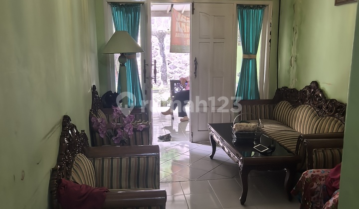 Rumah Dalam Komplek Pinggir Jalan Tole Iskandar Depok 2