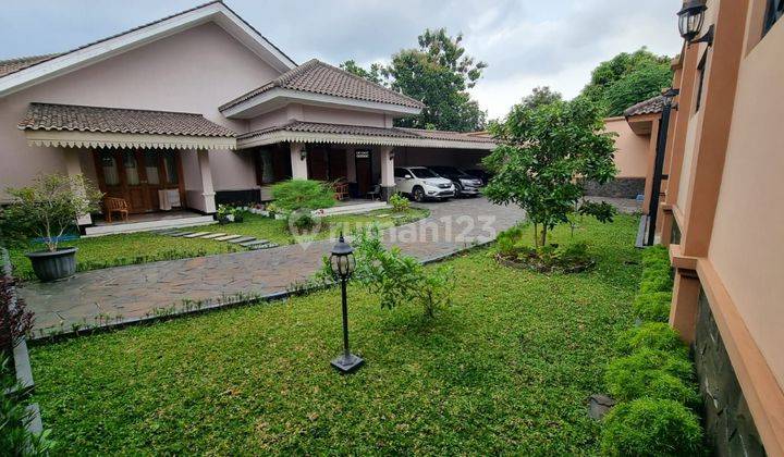 Rumah mewah fasilitas kolam renang di kota Cirebon 1