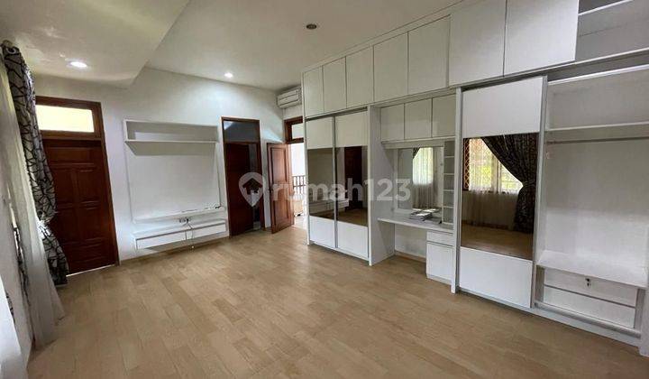 Rumah mewah dalam komplek Pondok Indah 2