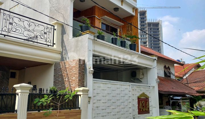 Rumah Dua Lantai. Rumah Dua Lantai.