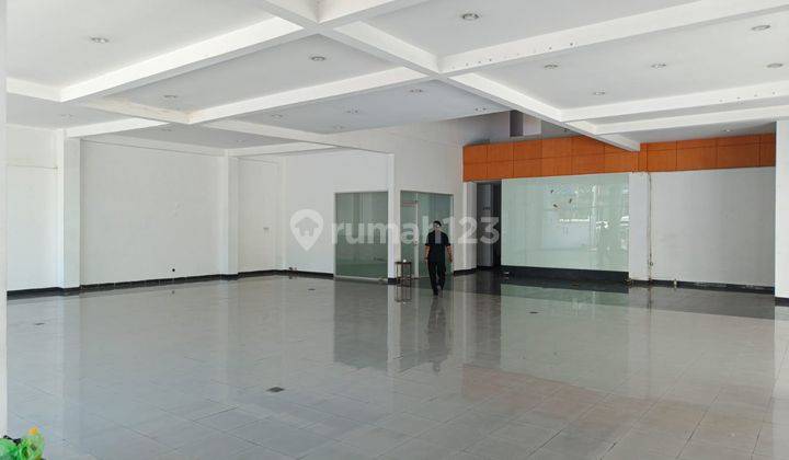 Disewakan Ex Showroom di Hr Muhammad Surabaya Barat 1