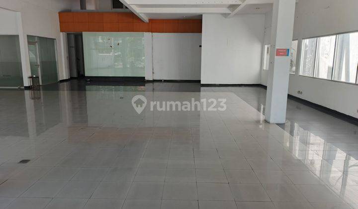 Disewakan Ex Showroom di Hr Muhammad Surabaya Barat 2