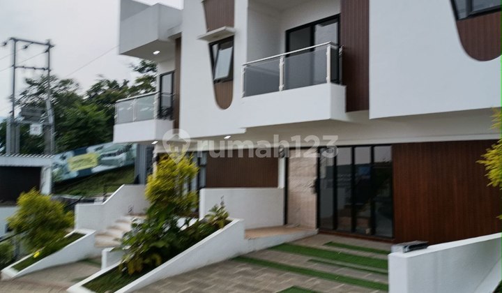 RUMAH MEWAH 2 LANTAI HARGA MURAH DI DEKAT KOTA BARU PARAHYANGAN 2