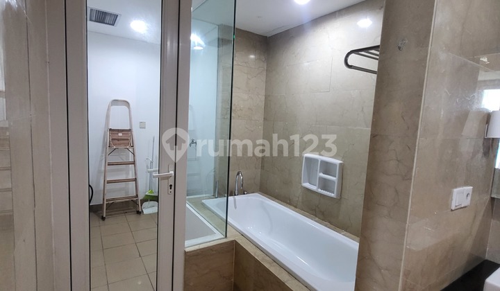 HOT DEAL !!! Dijual Apartemen Royale Springhill Kemayoran 1 Bedroom view golf .  2