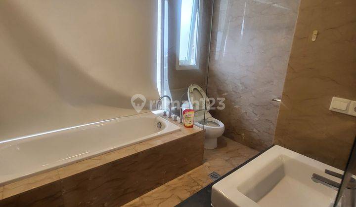 DISEWAKAN apartemen Royale Springhill kemayoran 3 BR view golf
