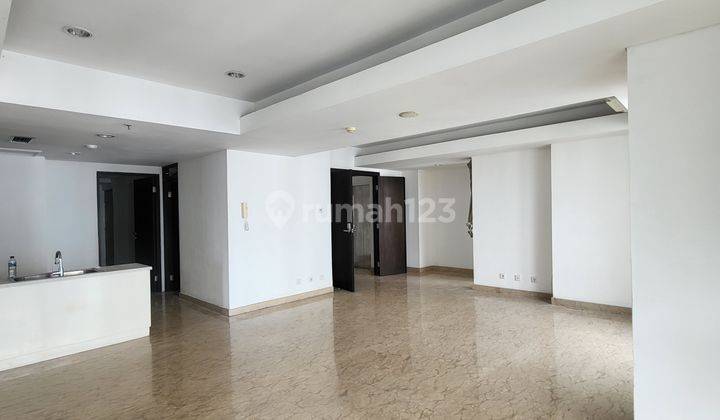 Disewakan Apartemen Royale Springhill Kemayoran 3 BR unfurnished