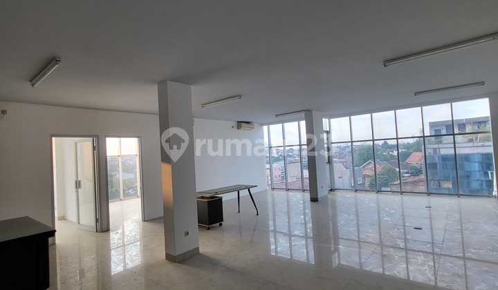 DISEWAKAN GEDUNG OFFICE LOKASI DI BINTARO RAYA KEBAYORAN LAMA JAKSEL 
