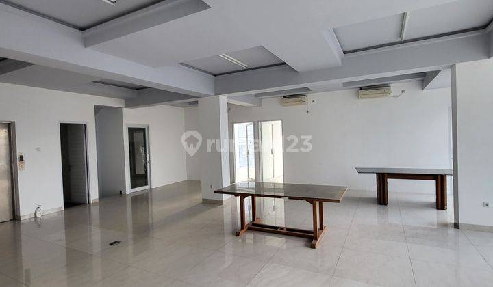 DISEWAKAN GEDUNG OFFICE LOKASI DI BINTARO RAYA KEBAYORAN LAMA JAKSEL 