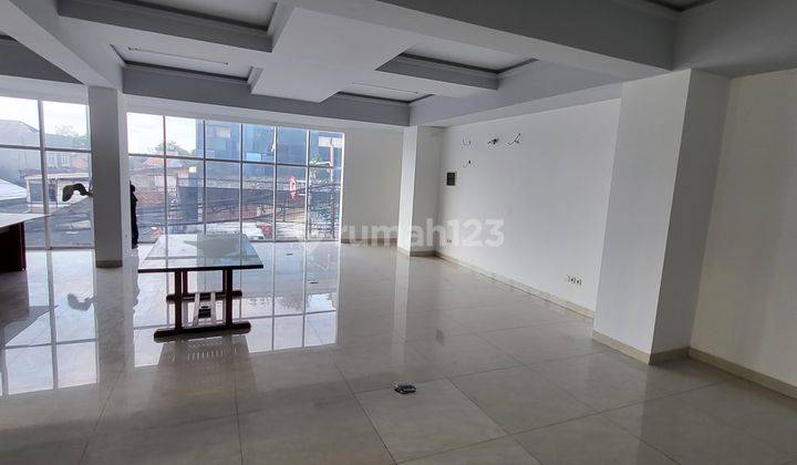 DISEWAKAN GEDUNG OFFICE LOKASI DI BINTARO RAYA KEBAYORAN LAMA JAKSEL 