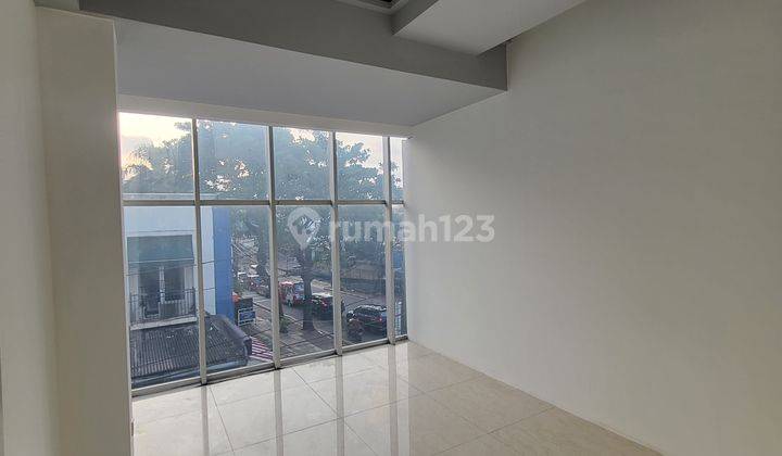 DISEWAKAN GEDUNG OFFICE LOKASI DI BINTARO RAYA KEBAYORAN LAMA JAKSEL 