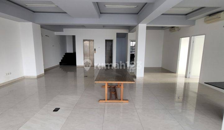 DISEWAKAN GEDUNG OFFICE LOKASI DI BINTARO RAYA KEBAYORAN LAMA JAKSEL 
