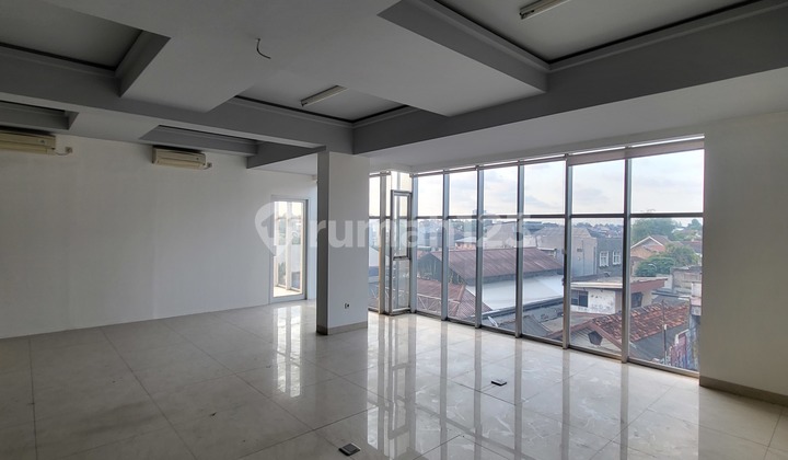 DISEWAKAN GEDUNG OFFICE LOKASI DI BINTARO RAYA KEBAYORAN LAMA JAKSEL 