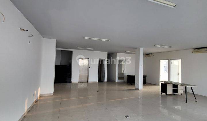 DISEWAKAN GEDUNG OFFICE LOKASI DI BINTARO RAYA KEBAYORAN LAMA JAKSEL 