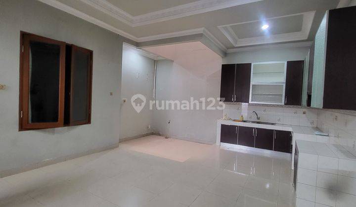 DISEWAKAN CEPAT RUMAH DI PERUMAHAN PERMATA BUANA JAKBAR SIAP HUNI.