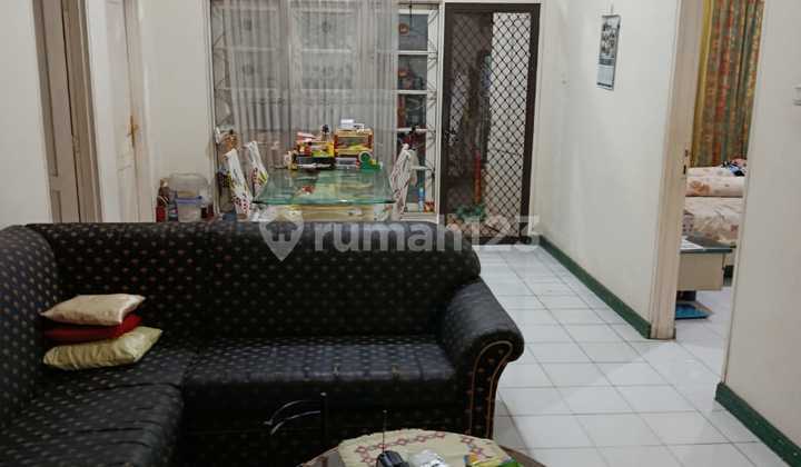 Well-Maintained Second House in Villa Taman Telaga 1 Citraland! Main Road, Frontmost Cluster Location! First Come First Served! Close to Gwal, Close to Unesa, Close to Pakuwon Mall, Close to Graha Famili, Close to Commercial Area, Banks, and Close to Ciputra School, Close to Uc, Close to Unesa House.