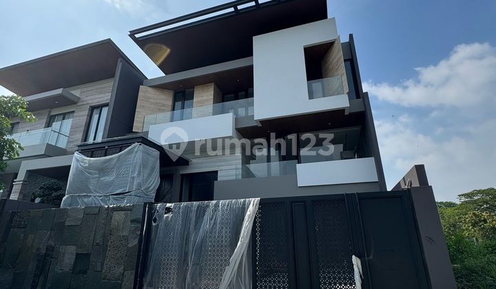 Brand New Premium Modern Minimalist in Citraland! Split Level with the Best Location and Cluster in its Class! Close to Ciputra University, Close to Hokky Supermarket, Close to Ciputra Hospital, Close to Gwalk!