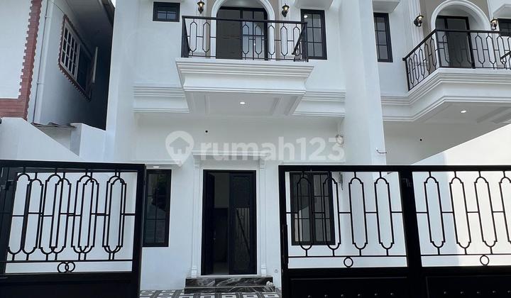 Rumah 2 Lantai Clasik Dekat Jakarta