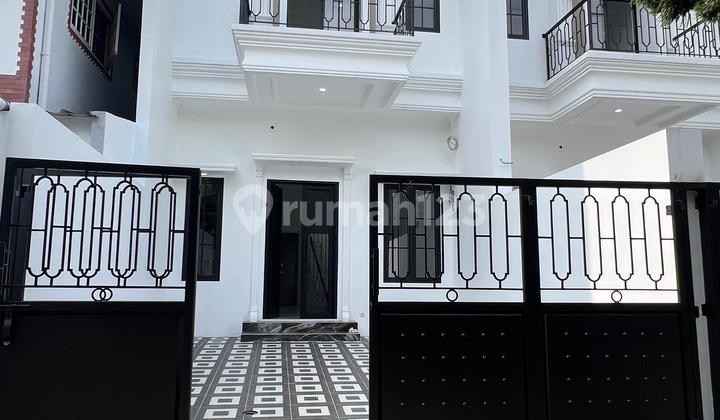 Rumah 2 Lantai Clasik Dekat Jakarta 2
