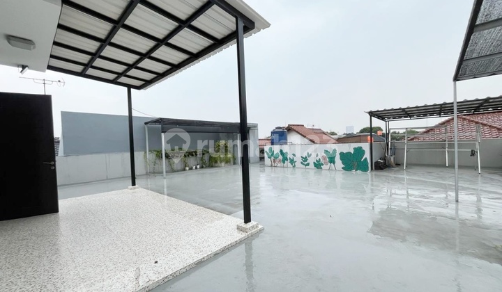 Rumah Cantik Minimalis Dengan Rooftop Di Bsd Serpong 2