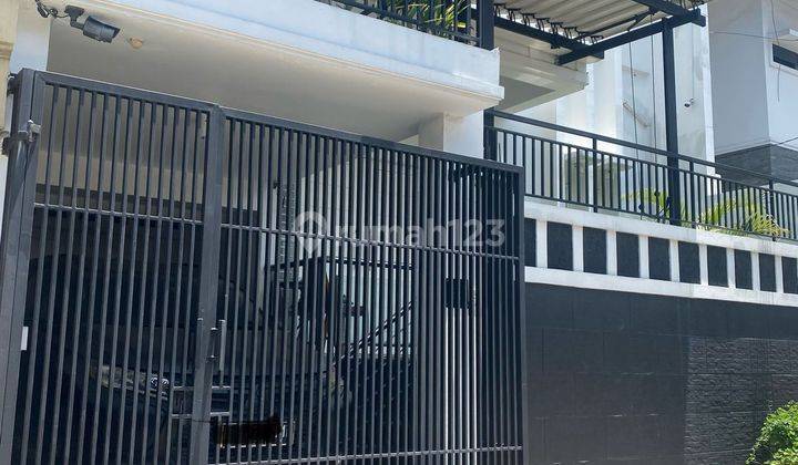 Rumah Bagus Siap Huni  3 Lantai Taman Galaxi Bekasi 1