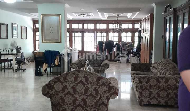 Rumah Besar Bawah Pasar di Kemanghusan Jakartata 2