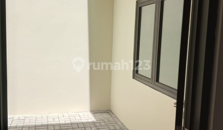 Rumah Bagus 2 Lantai Siap Huni LT 200 LB 250 di Kota Wisata, Nego 2