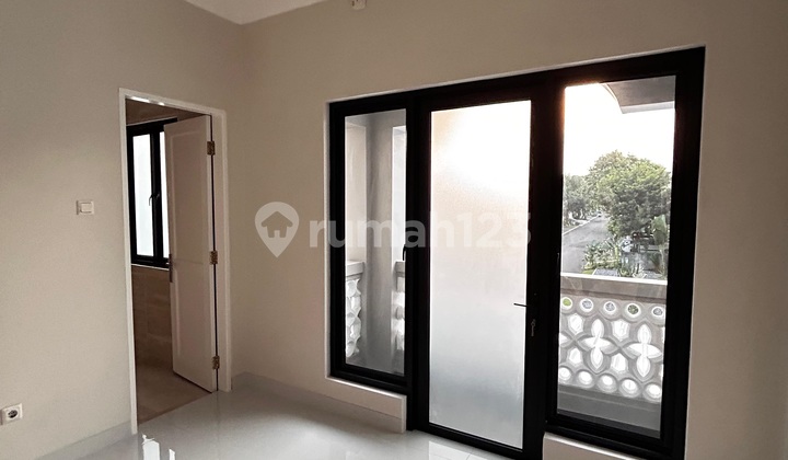 Rumah Bagus 2 lantai Rapih SIAP HUNI di Kota Wisata Cibubur LT144