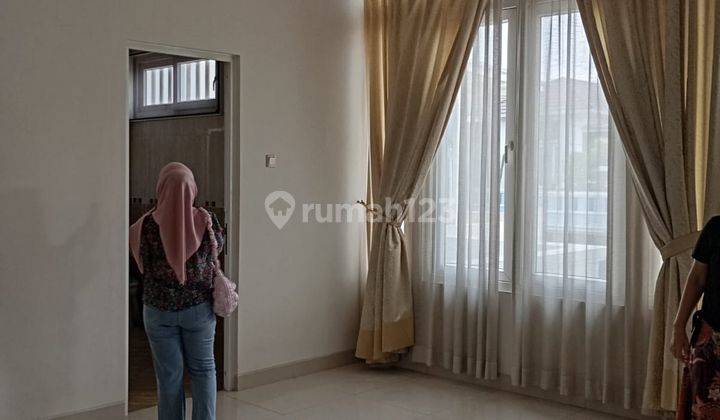 Rumah 2 Lantai Bagus Siap Huni di Kota Wisata Lt 240 Masih Nego 1