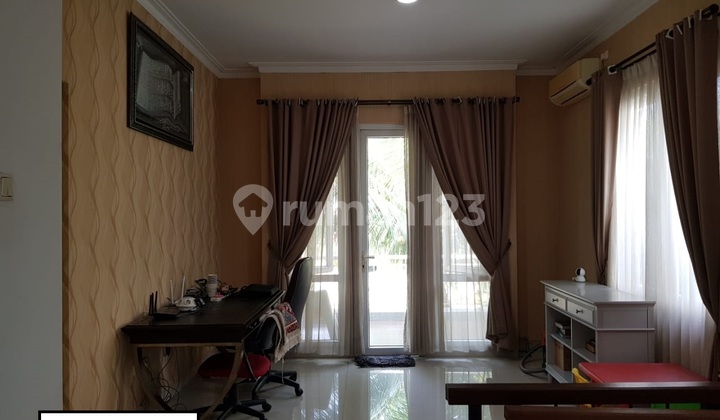 Good 2-Story House Comfortable to Live in Kota Wisata, Land Area 330, Building Area 400 2