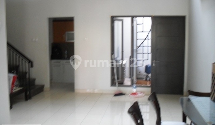 Rumah Bagus di Raffles Hills Cibubur LT 90 LB 94 Siap NEGO Rumah Bagus di Raffles Hills Cibubur LT 90 LB 94 Siap NEGO