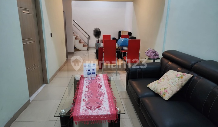 Rumah 2 lantai di Legenda Wisata LT 84 LB 120 Nyaman Dihuni NEGO