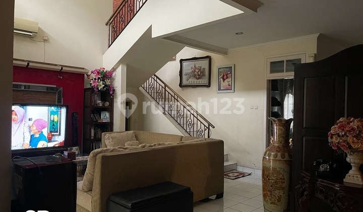 Rumah 2 lantai di Kota Wisata Cibubur LT 300 LB 200 siap NEGO