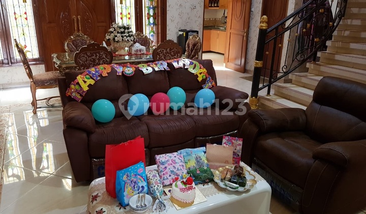 Dijual Cepat Rumah 2 Lantai di Taman Laguna Cibubur LT 218 LB 300