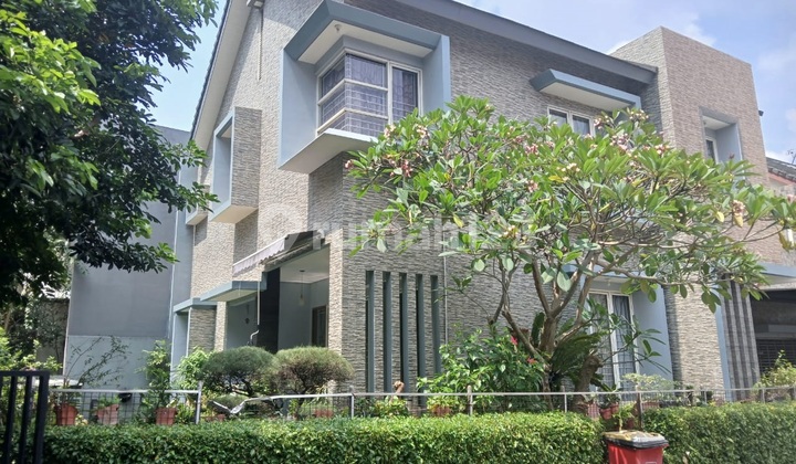 Rumah Bagus 2 lantai di Jakarta Timur Nyaman Dihuni LT 322 NEGO