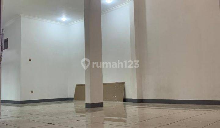 Disewakan Rumah Siap Huni Dengan 5 Kamar Dekat Martanegara 5