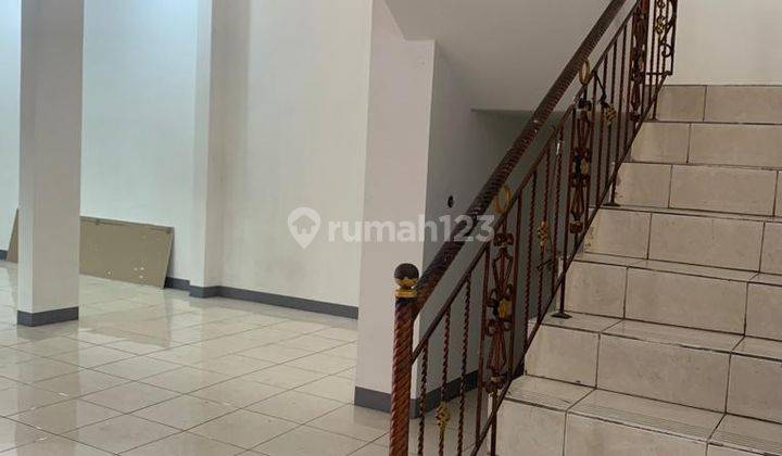 Disewakan Rumah Siap Huni Dengan 5 Kamar Dekat Martanegara 1